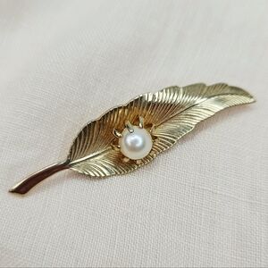 Vintage 1960s Gold Tone Leaf Brooch Faux Pearl Mid Century Botanical Pin